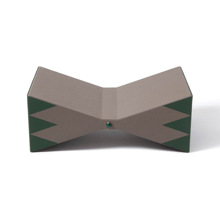 "Le Cirque" Papillon Bookstand