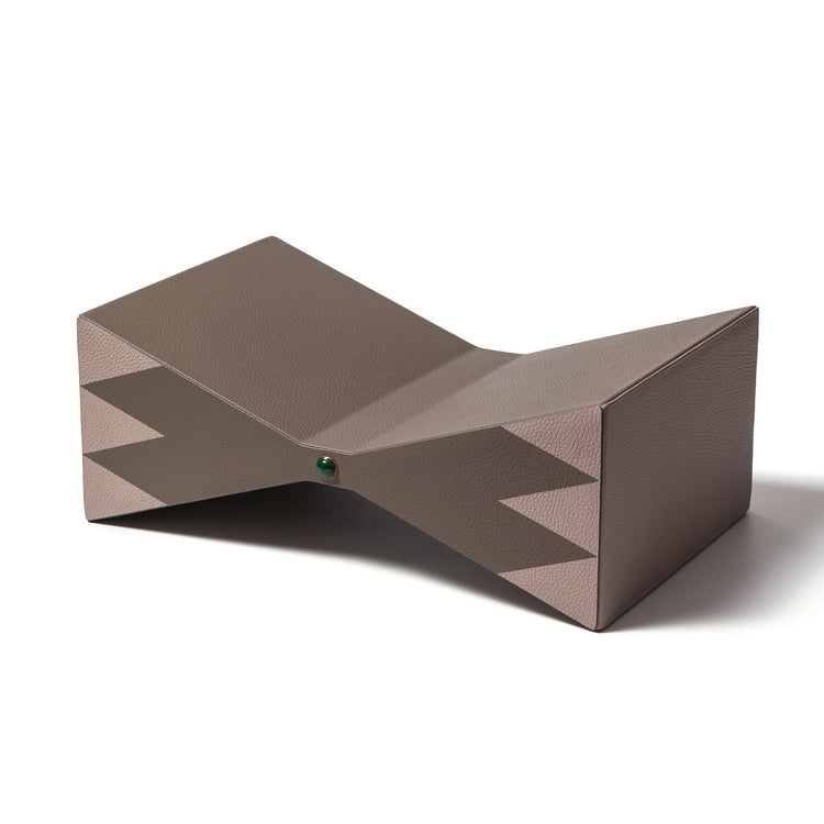 "Le Cirque" Papillon Bookstand